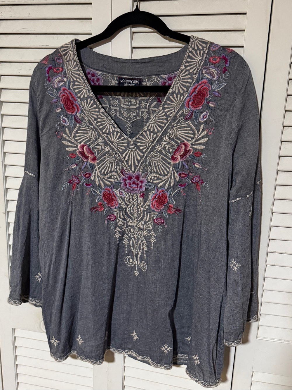 Beautiful light weight JW blouse